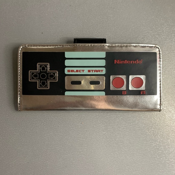 Nintendo Controller Wallet - Picture 2 of 3